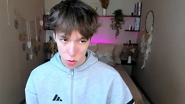 markbranston (M twink) - I am in boxers