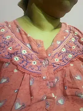 ravina_patil1 (F milf) - Kissing your lips