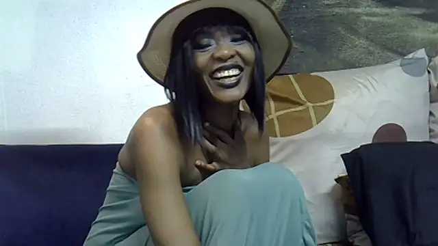 DivineEbonyGrace webcam