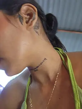 lorena_mcfly (F young) - UNLIMITED toy control until squirt 💦🥵