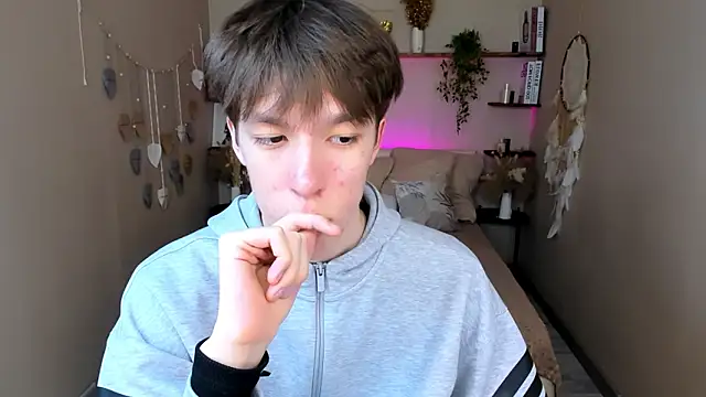 markbranston (M twink) - I am in boxers