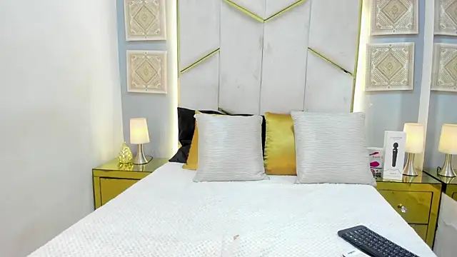 karinaacoxx (F young) - SPANK BOOBS