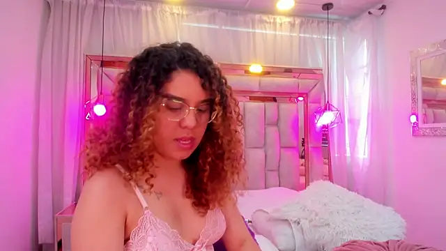 allisonadams_ - AllisonAdams_'s free webcam