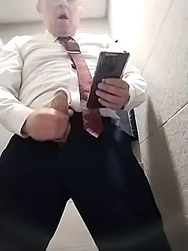 bigcristh79 (Ask my age) - Spit my balls