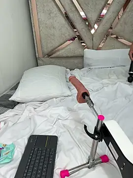 Webcam Model (ashley-swift-)  is live.Free join now!