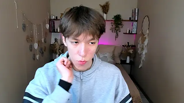 markbranston (M twink) - I am in boxers