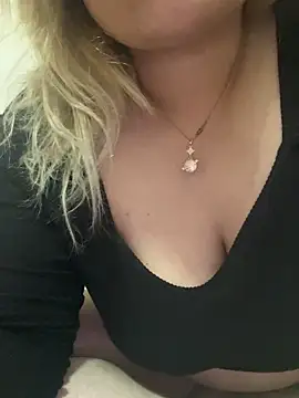 Brandi_Love32 live sex cam