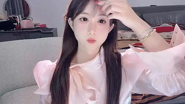 美女naiyaomeimei在线直播