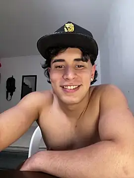 maximuz1920 (M young) - Bañarme en miel.🍯💦🥵.