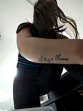 MaskedLatinaX webcam