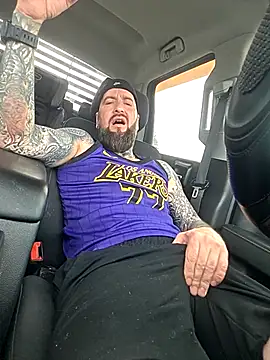 beardedtattood (Ask my age) - Rip my pants off me 😈😈😈😈