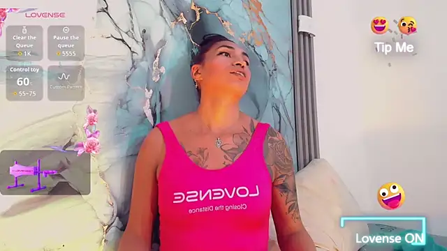 khiara_moretti live sex cam