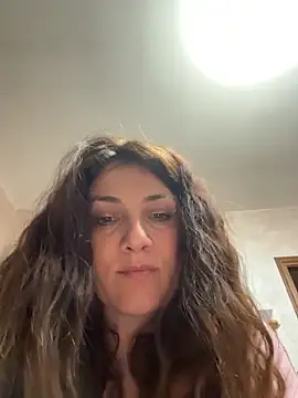 daisyvibesss - DaisyVibesss's free webcam