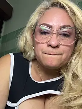 Webcam Model (x_elena_x)  is live.Free join now!