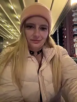 betsy (F young) - Put  finger inside pussy public here