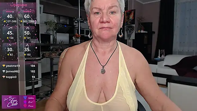 roxana_brooks (F mature) - - red ass in doggy