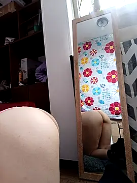 Webcam Model (MaleiSummer)  is live.Free join now!