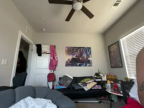 4EVAGLACIERS Live Webcam on Stripchat