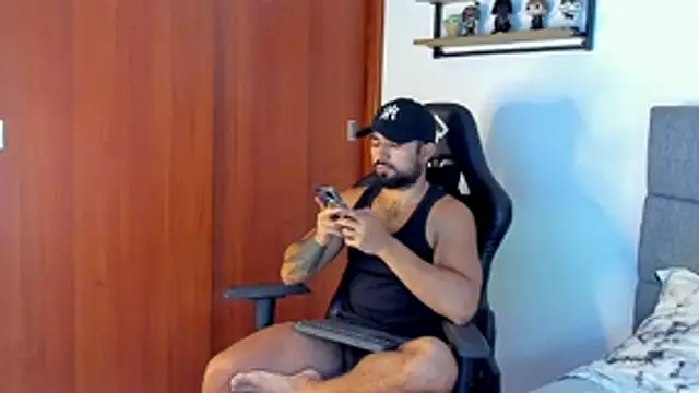 ethaanjones live sex cam