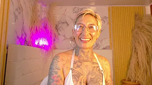 Everlyn_sexx webcam stripchat model stream image