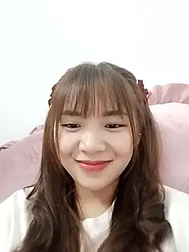 Webcam Model (Linkly-ly)  is live.Free join now!