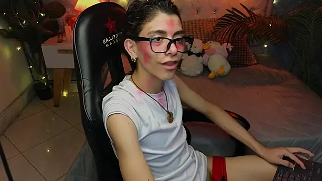 matty_sparkk (M twink) - I eat my feet with a lot of slime