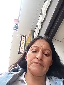 sammy_30- (Ask my age) - SHOW OIL TITIS IN THE STREET RISKY