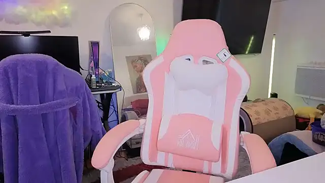 englishemily_69 - ENGLISHEMILY_69's free webcam - UK Sex Cams