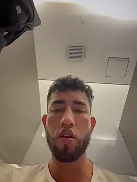 liam_bronw Live Webcam on Stripchat