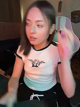 Webcam Model (PrettyAmber)  is live.Free join now!