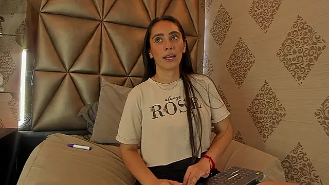 escarleth_fox - Escarleth_Fox's free webcam - UK Sex Cams