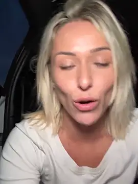 petrouchkaaa_ Live Webcam on Stripchat