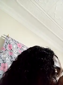 Webcam Model (SEXYMOANSXX)  is live.Free join now!