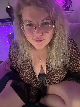 CurvyAnonymousGirl89