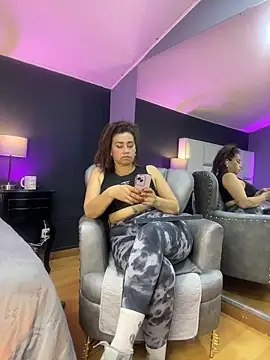 samantha_milf__ (F mature) - PLAY WITH U HEELS