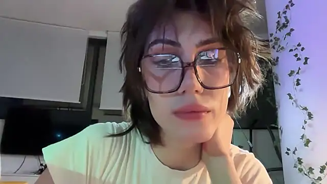 kira_yoshika9e webcam