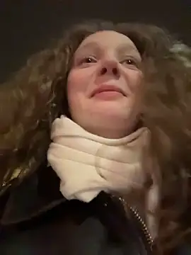 outside_rosy Live Webcam on Stripchat