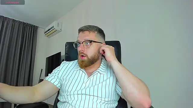 findom_guy (M young) - flash cock