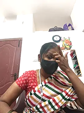 Webcam Model (Tamil_Yalini12) is live