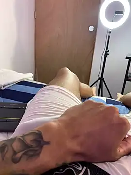 eross_chipre_ Live Webcam on Stripchat