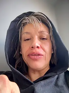 Webcam Model (MARILYNRICHTER)  is live.Free join now!