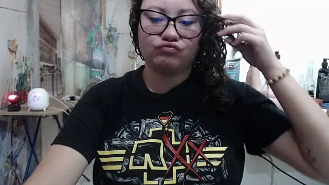 curly_greeneyed - Curly_greeneyed's free webcam