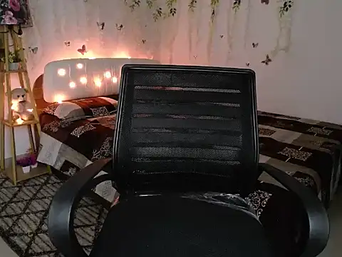 Naughtyy_stripgirl from StripChat is Freechat