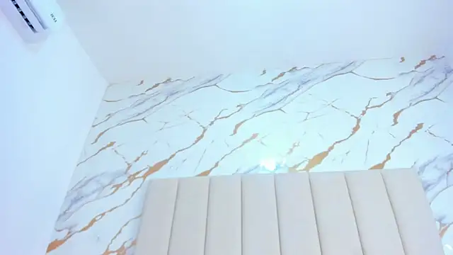 aggy_castel - Aggy_castel's free webcam