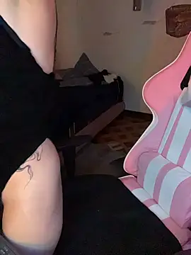 Webcam Model (PrettyAmber)  is live.Free join now!