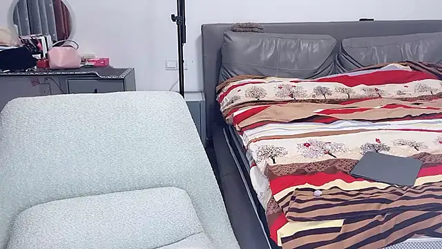 naiyaomeimei (F young) - 南半球揉胸胸加m腿