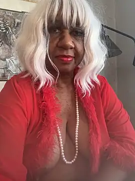 Webcam Model (BreanaDivine)  is live.Free join now!