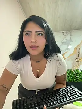 Webcam Model (nikol_19x)  is live.Free join now!