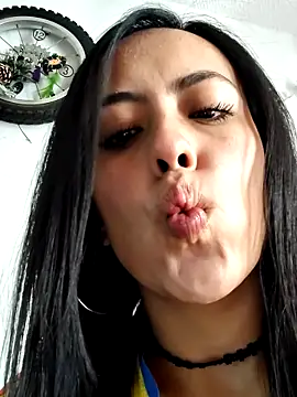 queen_ashly (F young) - I masturbate in the shower 😈