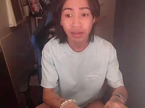 erin_23 - Erin_23's free webcam - UK Sex Cams